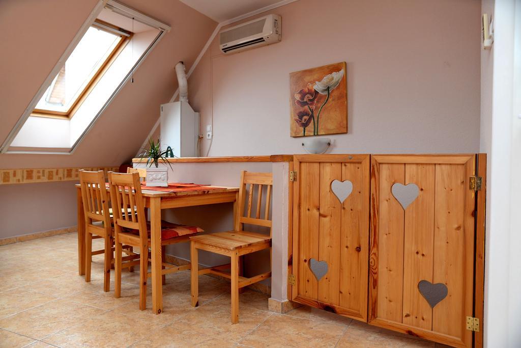 Abbázia Apartman Villa Gyula Habitación foto