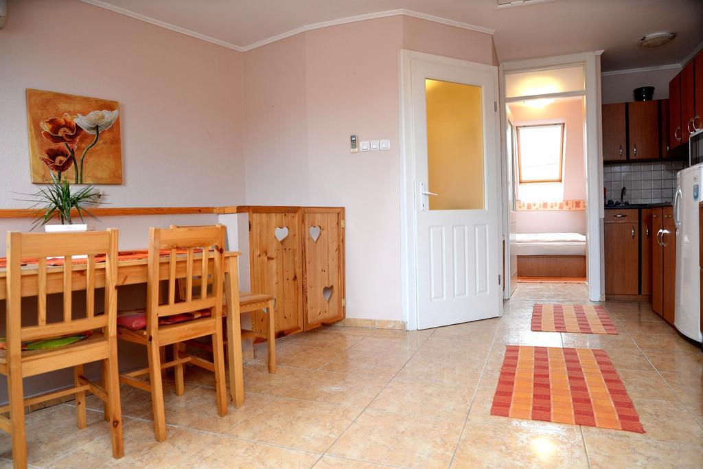 Abbázia Apartman Villa Gyula Habitación foto