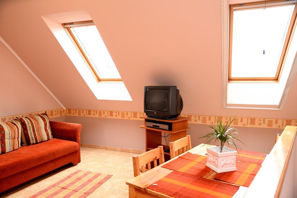 Abbázia Apartman Villa Gyula Exterior foto