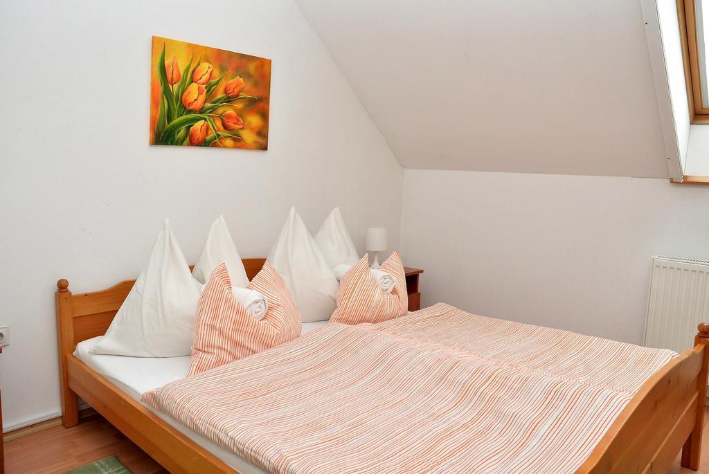 Abbázia Apartman Villa Gyula Habitación foto