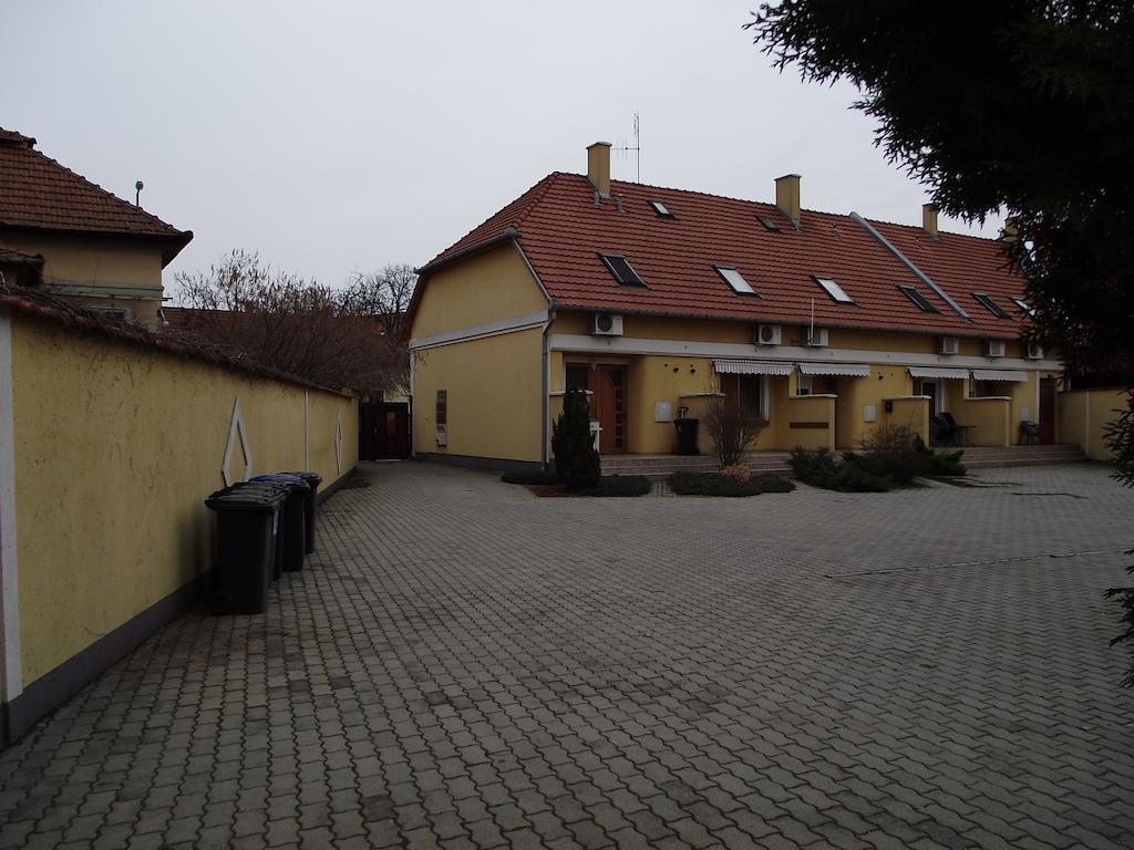 Abbázia Apartman Villa Gyula Exterior foto
